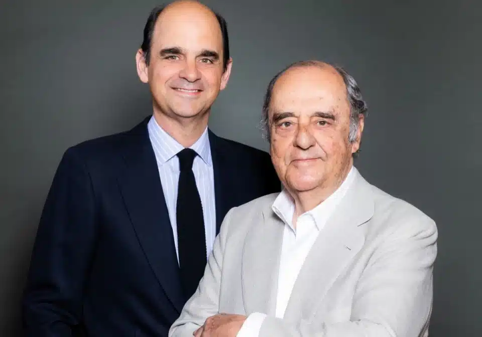 Juan March de la Lastra, presidente de Banca March (izq.) junto a su padre, Carlos March Delgado IMAGEN CEDIDA POR BANCA MARCH