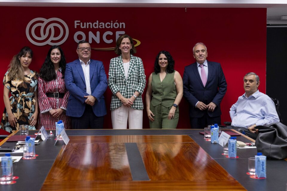 La Asociación Española de Banca, su fundación y Fundación ONCE se unen para mejorar la formación financiera de las personas con discapacidad