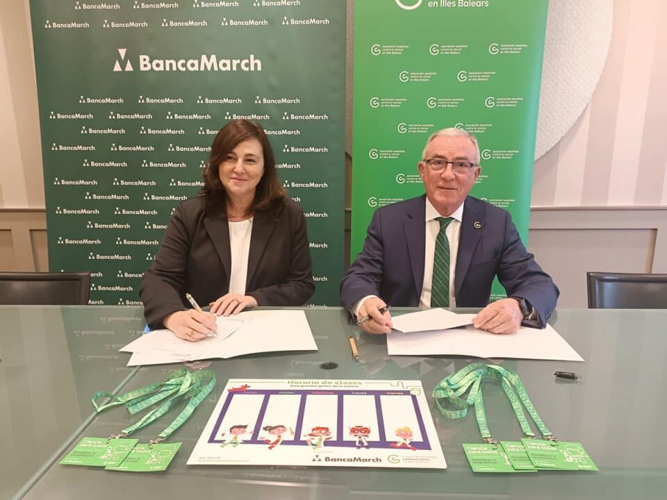 Firma convenio Banca March - AECC